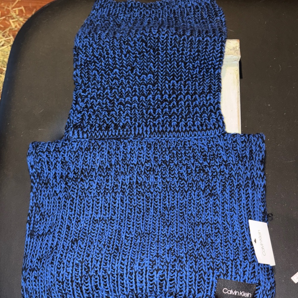 Calvin Klein Black and Blue Knit Scarf